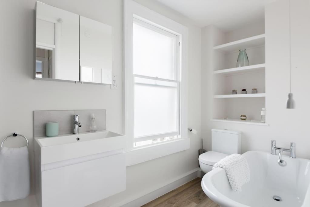 Charlotte Street Apartment Bath Bagian luar foto
