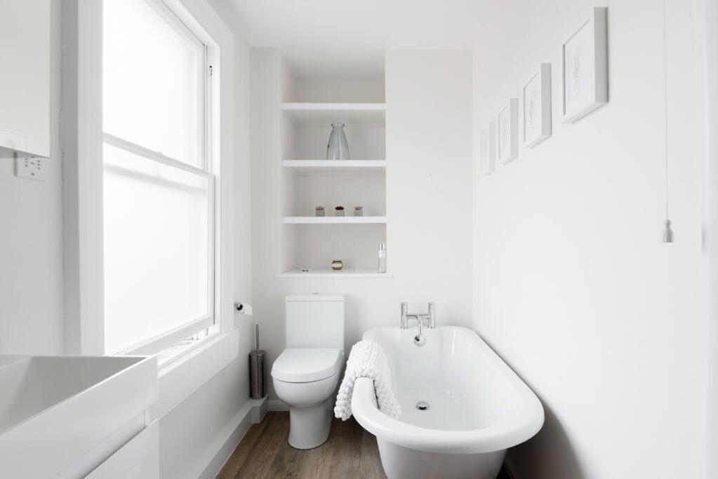 Charlotte Street Apartment Bath Bagian luar foto