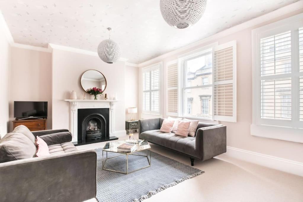 Charlotte Street Apartment Bath Bagian luar foto