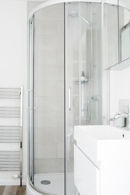 Charlotte Street Apartment Bath Bagian luar foto