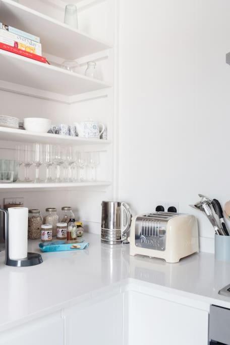 Charlotte Street Apartment Bath Bagian luar foto