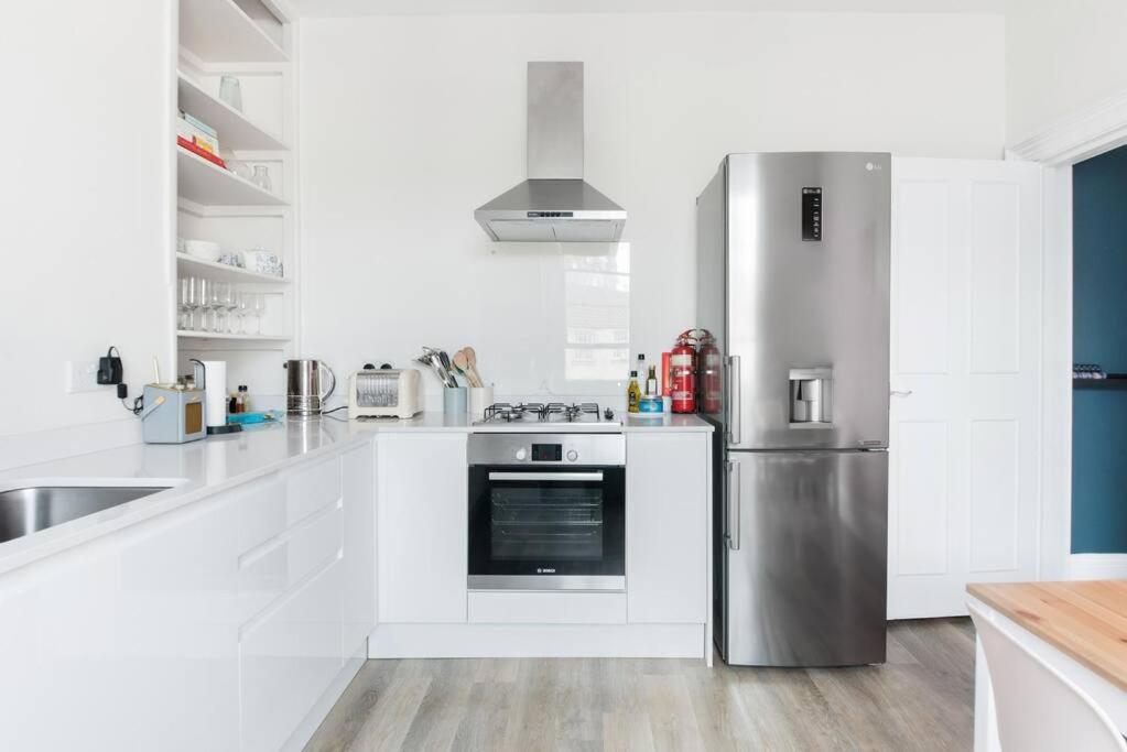Charlotte Street Apartment Bath Bagian luar foto